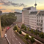 Boulevard Hotel