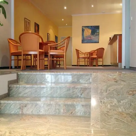 Boulevard Hotel 3*