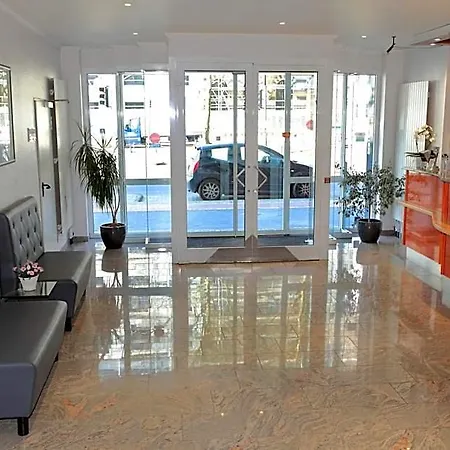 Boulevard Hotel